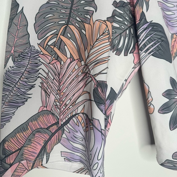 Onzie High Rise Biker Shorts in the Boho Botanical print womens S/M athletic - Picture 2 of 5